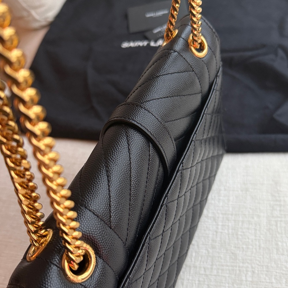 Envelope Triquilt Medium YSL Shoulder Bag in Grained Leather - Picture 4 of 12